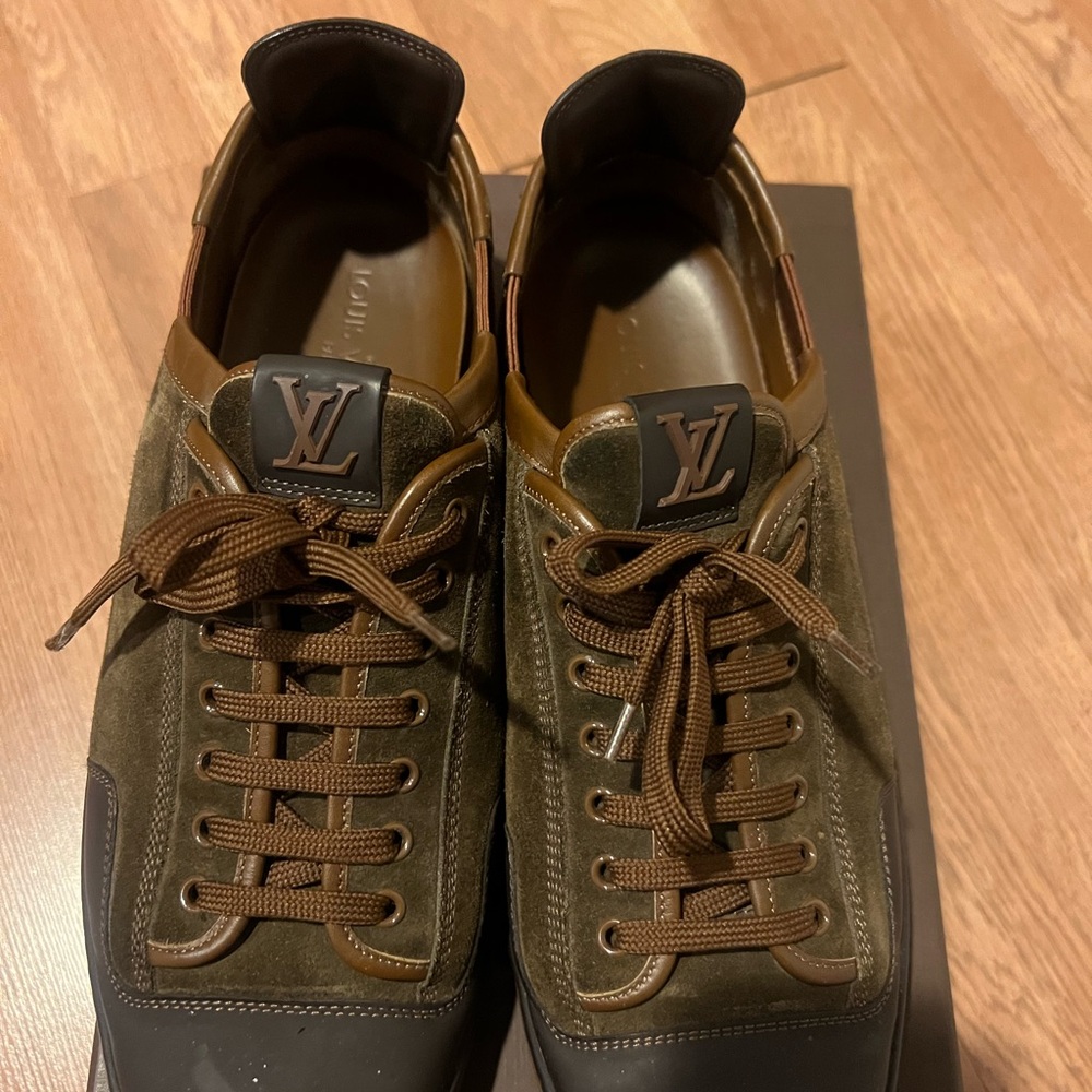 Louis Vuitton Sneakers - Picture 2 of 3